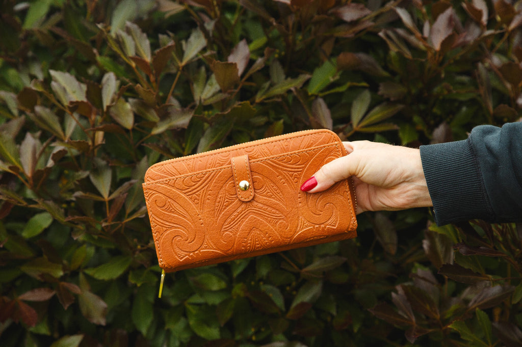 MOANA ROAD FITZROY WALLET MIRIAMA GRACE SMITH [CL:TAN]