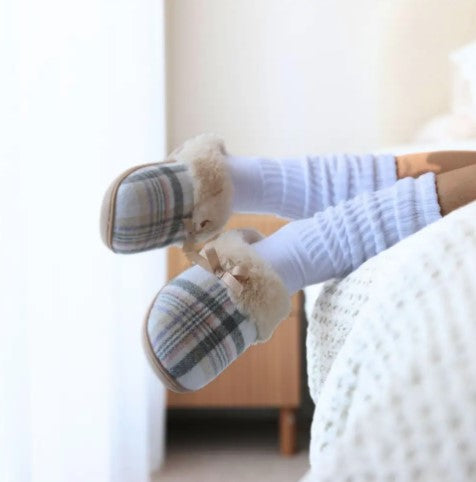 SNUGG UPS WOMEN'S SLIDE SLIPPER [SZ:35-36 CL:CREAM PLAID]