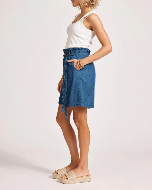 EB & IVE MELENIA DENIM SHORT [SZ:SMALL CL:INDIGO]