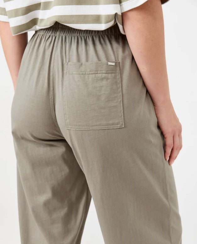 EB & IVE STUDIO TRAVELLER PANT [SZ:SMALL CL:OLIVE]